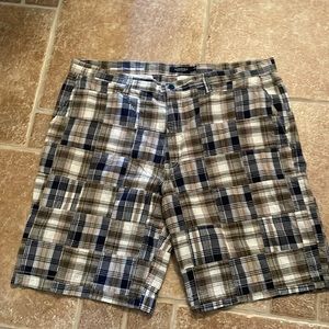 Sonoma multicolored patchwork design size 40 shorts